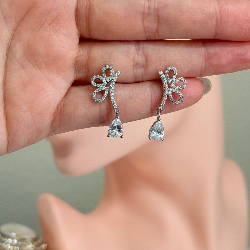 Chic Silver Crystal Teardrop Earrings - Picture 7 of 7
